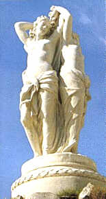  les 3 Graces sur la Com&eacute;die